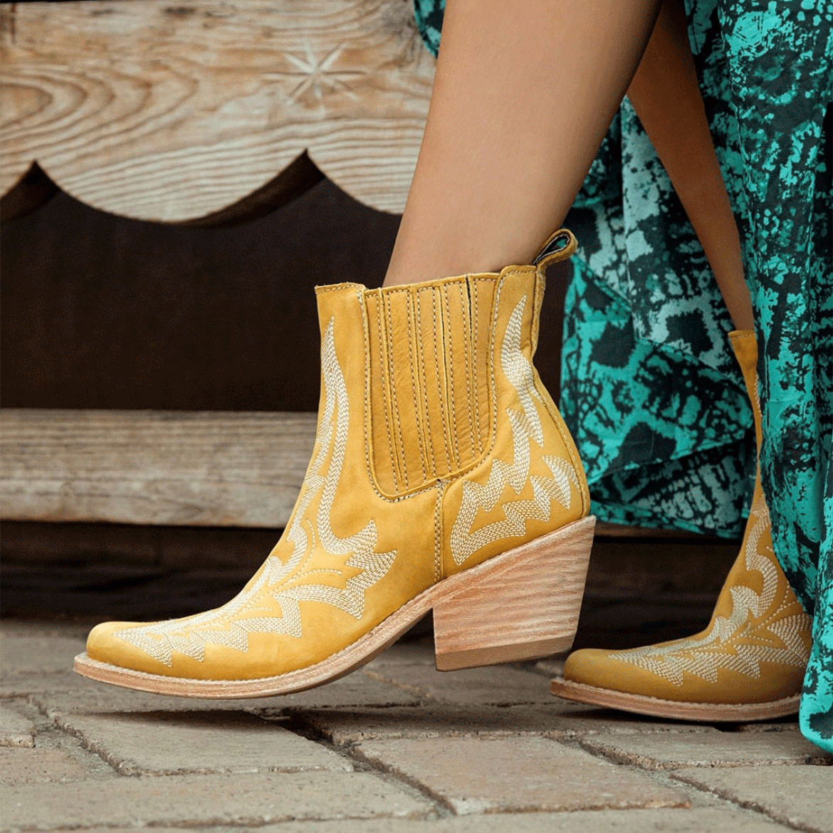 clare-yellow-close-c